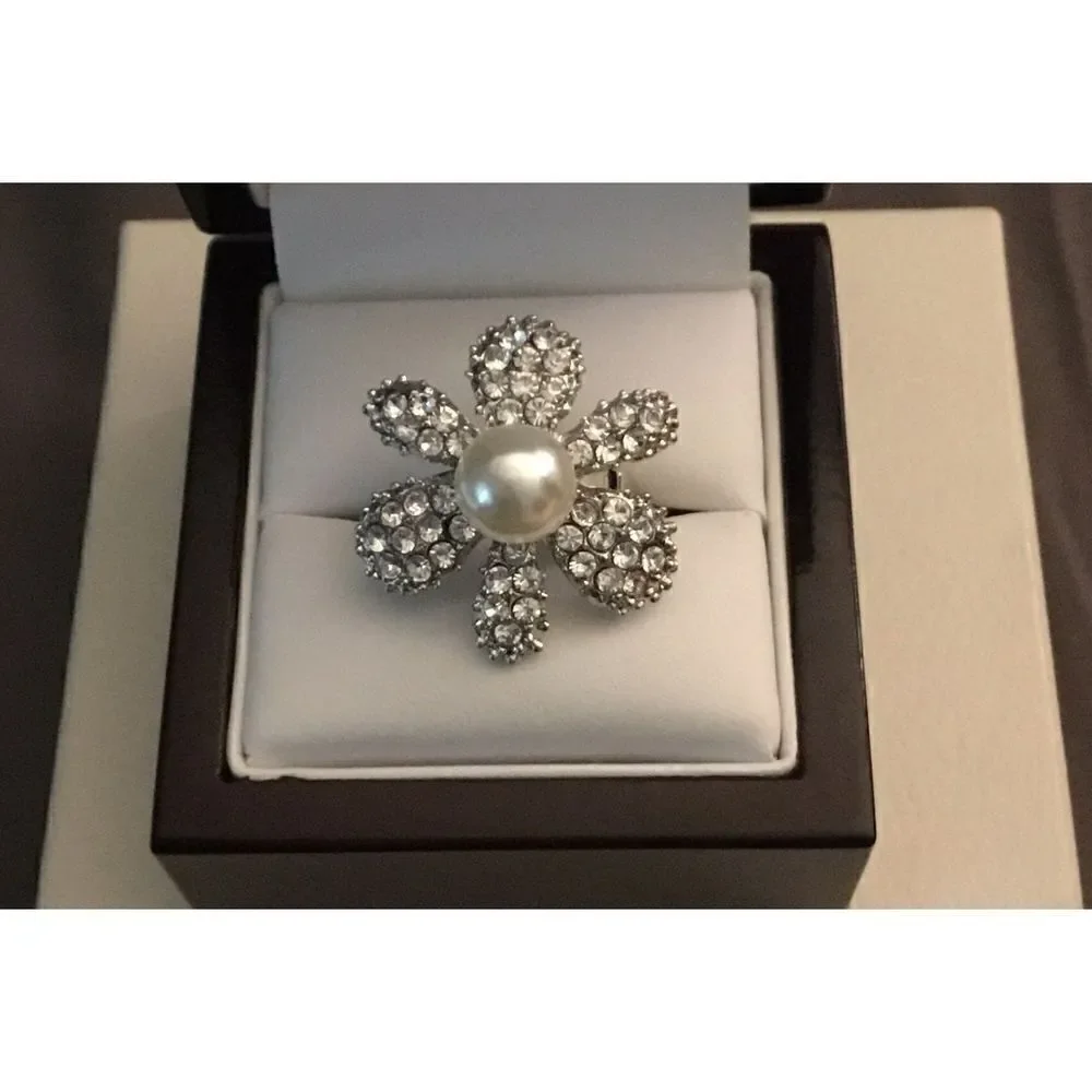 New Elegant Faux Pearl & Rhinestone Ring
